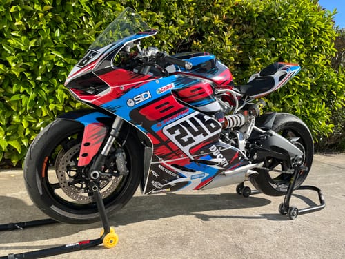 Customer photo review of Kit Déco SUPERMOTARD / ENDURO / MOTOCROSS 100% personnalisé