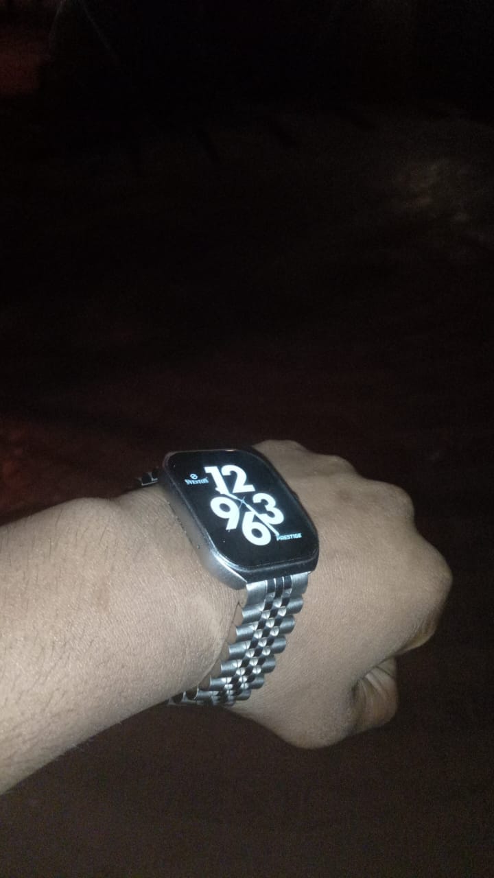 Customer photo review of Prestige Chain Smartwatch + Silicon Strap