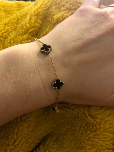 Customer photo review of Bracelet trèfle à quatre feuilles avec gravure