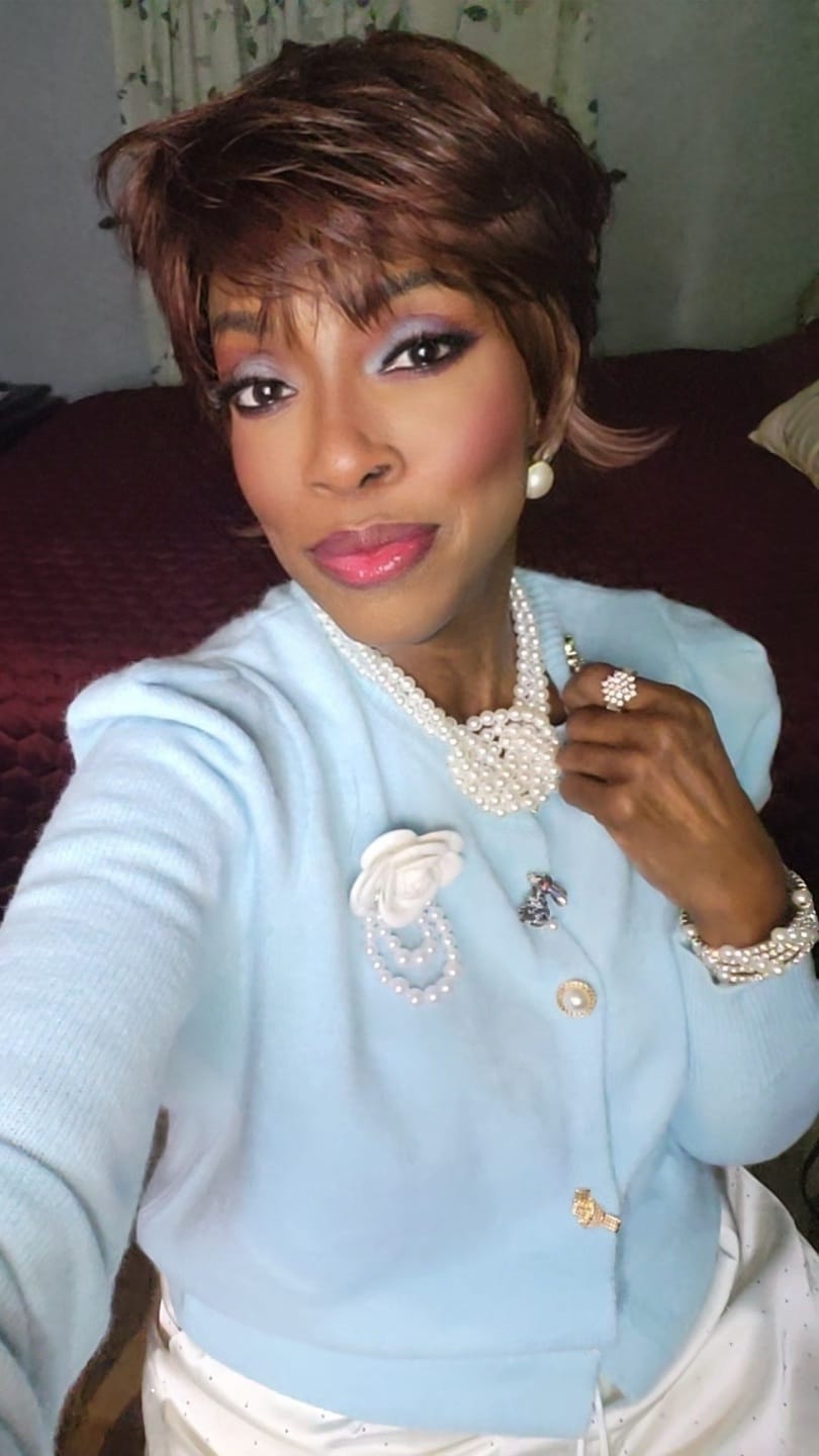Customer photo review of Outre WigPop Full Wig - NIECY