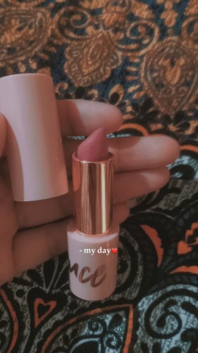 Customer photo review of Florence V.02 Velvet Comfort Lipstick