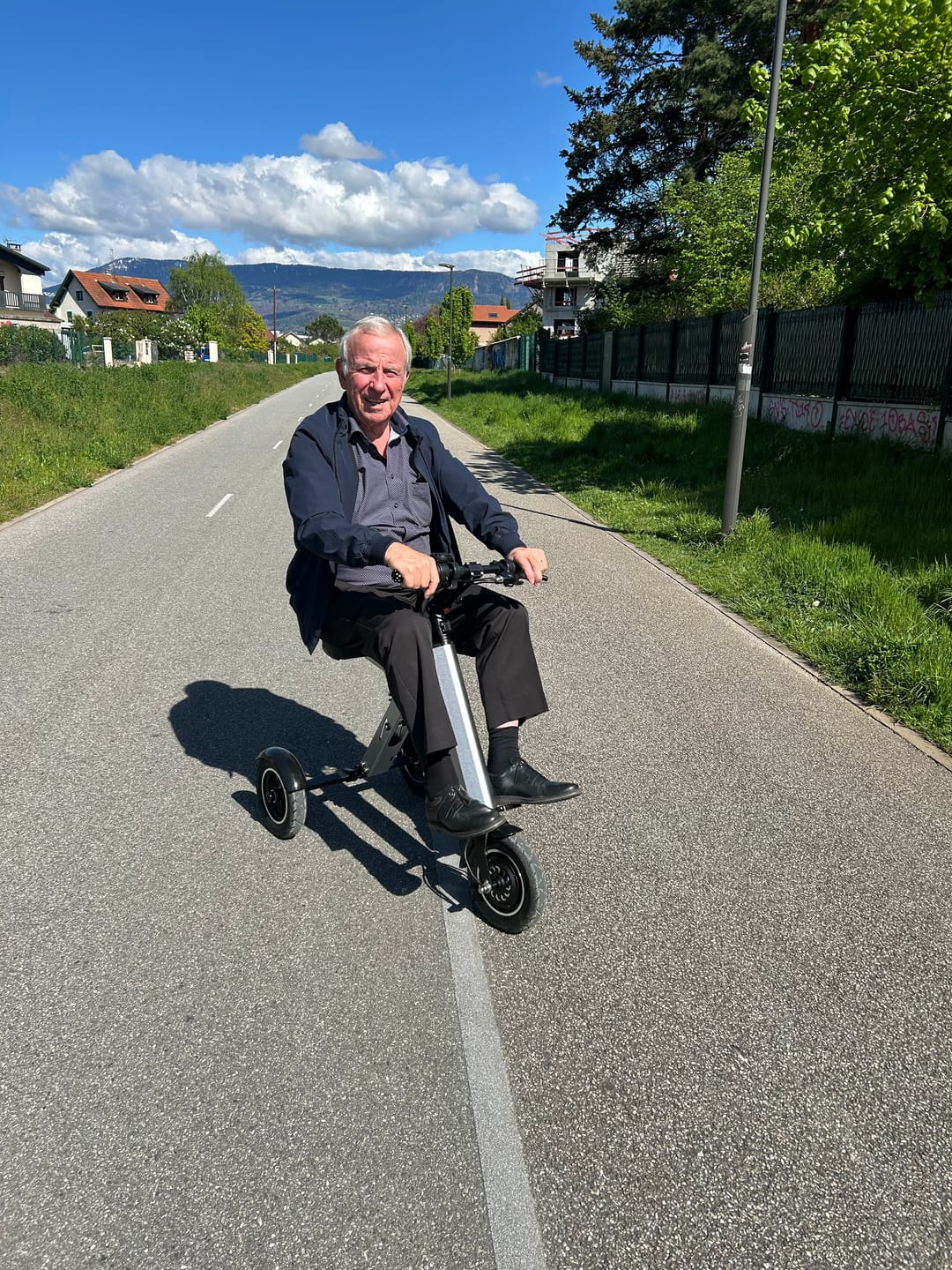 Customer photo review of Mini trottinette pliable 3 roues ES-35 pour PMR et Séniors - Tricycle ultra léger