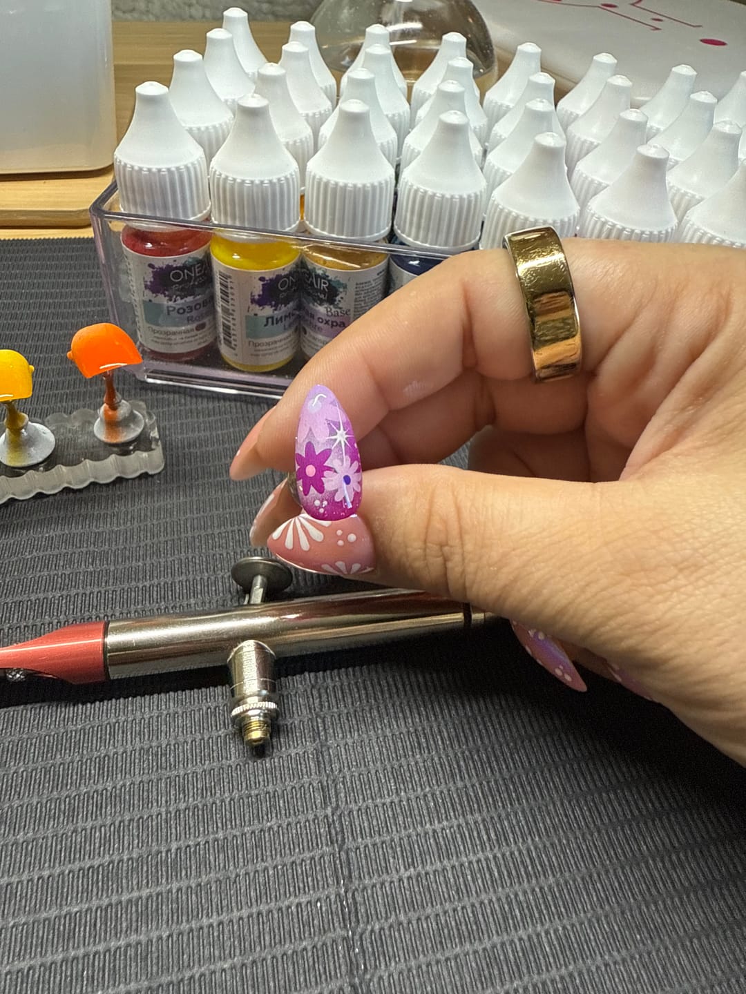 Customer photo review of OneAir Professional Airbrush Paint 16 Pastel Color Set 10 ML
