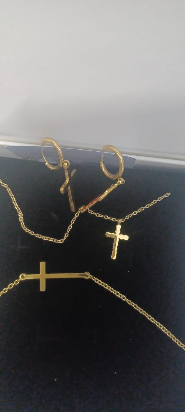 Customer photo review of Lantisor cu Cruciulita si pietricele