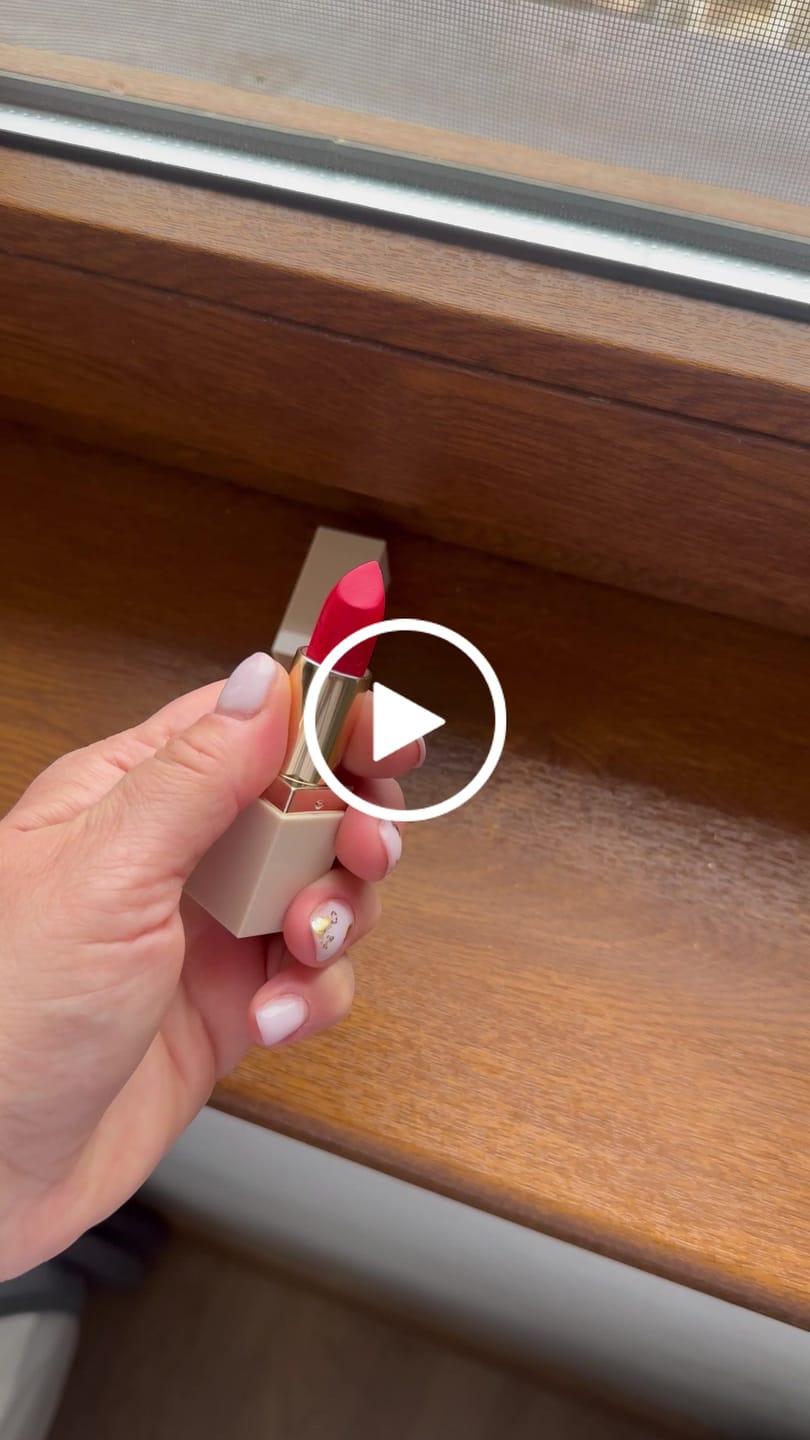 Customer video review of Ruj mat cu textura confortabila