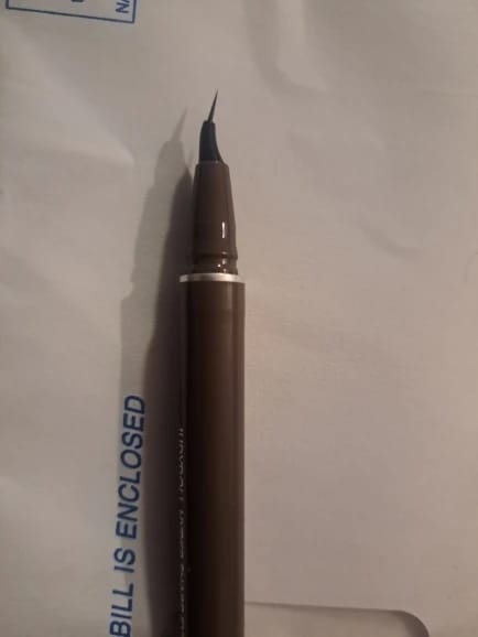 Customer photo review of JUDYDOLL Super Fine Eyeliner Fine Brushwork Stain Free Waterproof Anti Shake Long lasting Fast Drying Slim And Enlarged Eyes