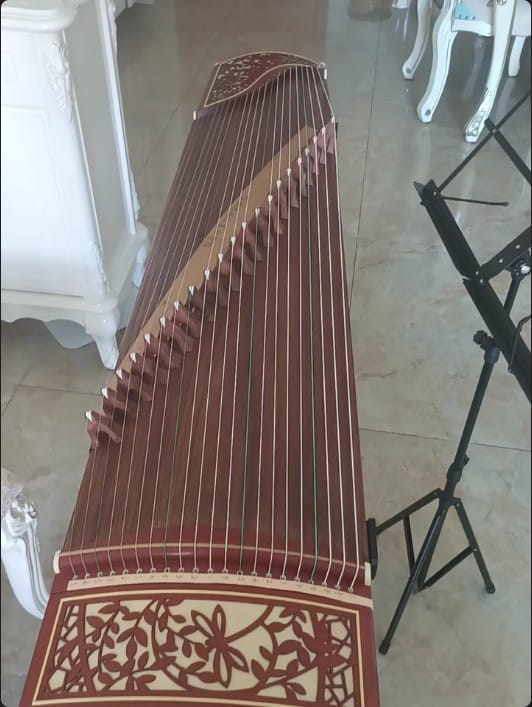 Customer photo review of Dunhuang Guzheng 696M – "Graceful and Elegant" | Bright Tone & Exquisite Mother-of-Pearl Inlay