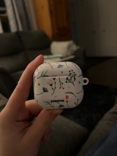 Customer photo review of Mia AirPods Case