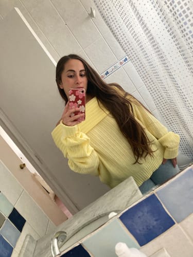 Customer photo review of SWEATER LINA AMARILLO
