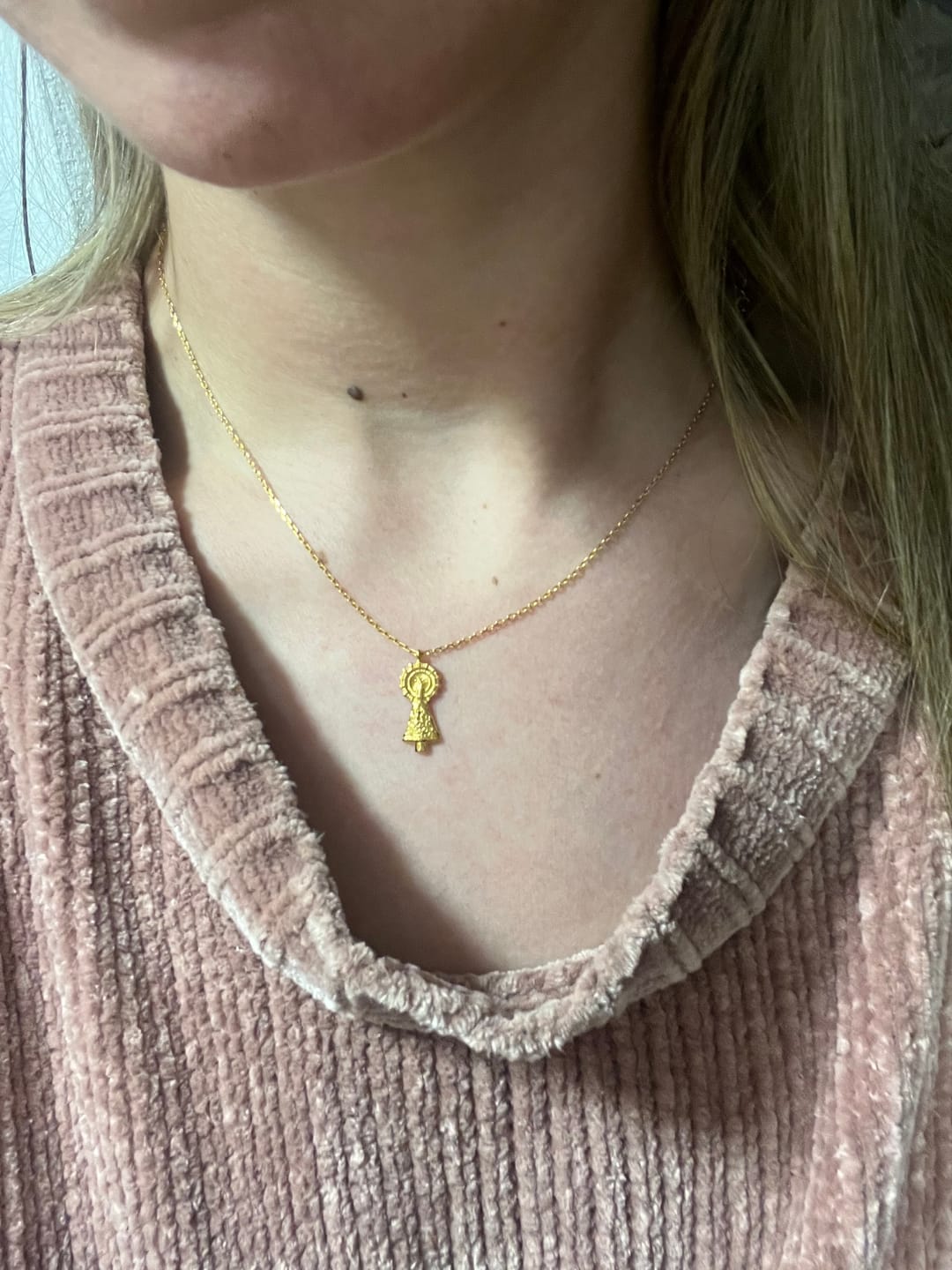 Customer photo review of Collar Virgen del Pilar