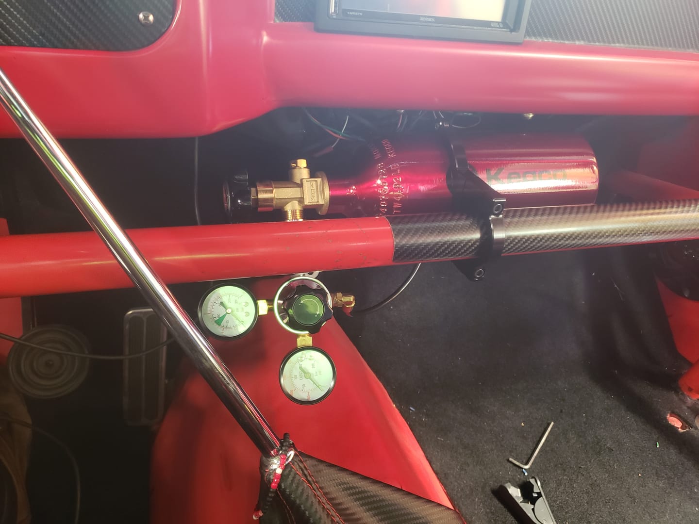 Customer photo review of Motion Raceworks Black Anodized 2.5lb CO2 Bottle Bracket (Bottle Not Included) 25-10007