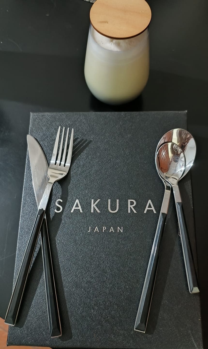 Customer photo review of Cubiertos Sakura Black 24 Piezas