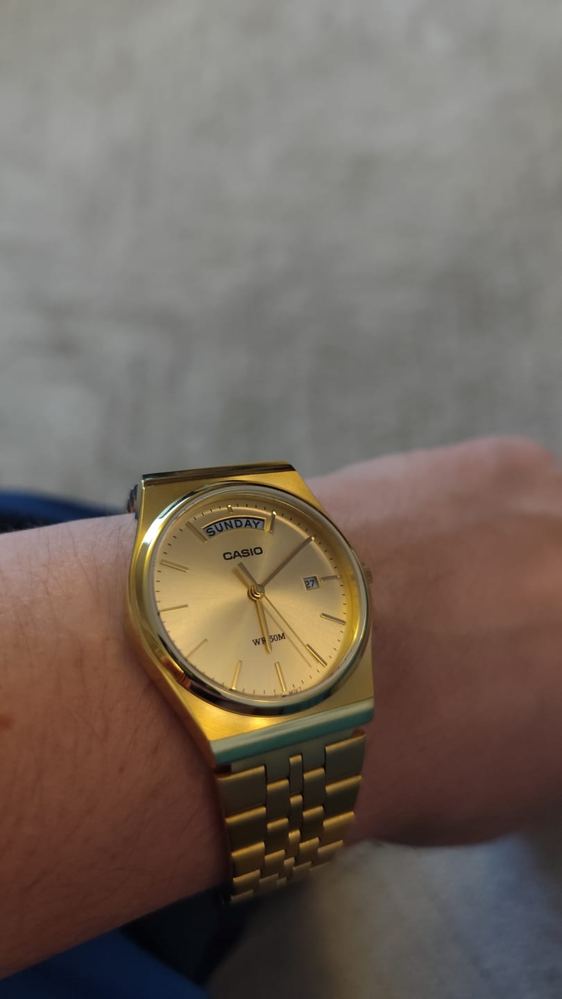Customer photo review of Reloj Casio Análogo MTP-B146G-9A Calendario Superior Dorado