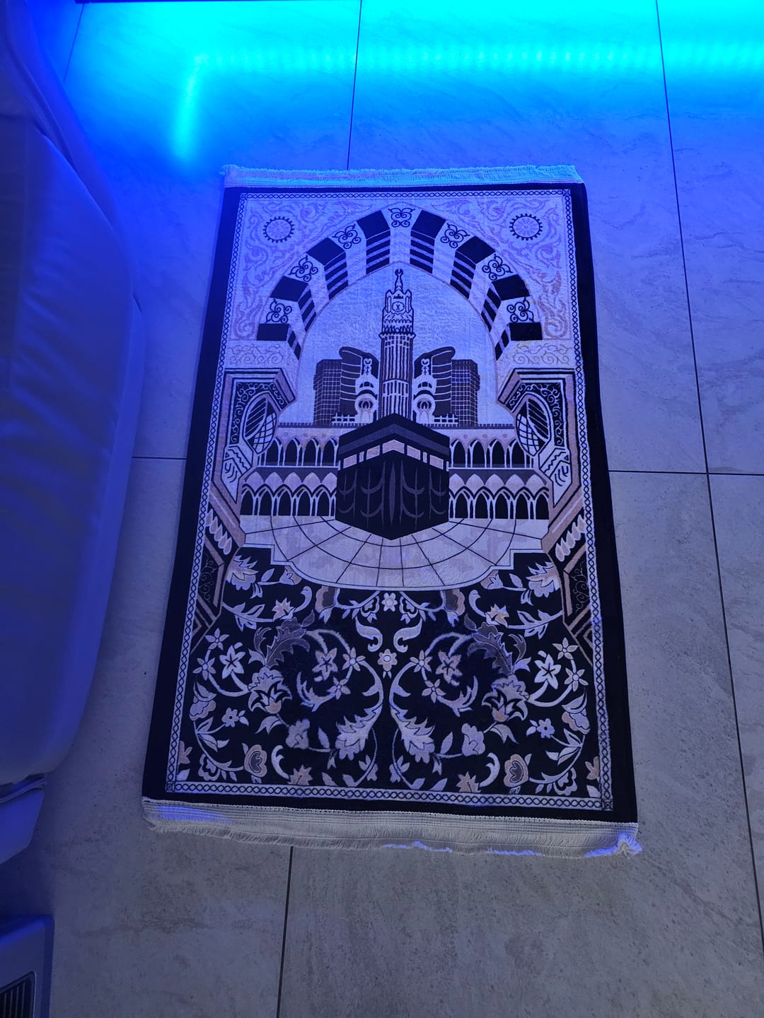 Customer photo review of Floral Kaaba  Padded Prayer Mat