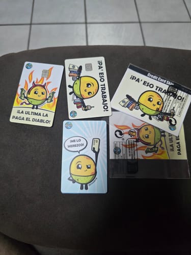 Customer photo review of La Última La Paga el Diablo - Sticker para Tarjeta de Crédito