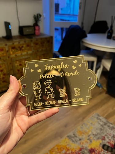 Customer photo review of Fuoriporta Personalizzato con Nomi della Famiglia in Plexiglass