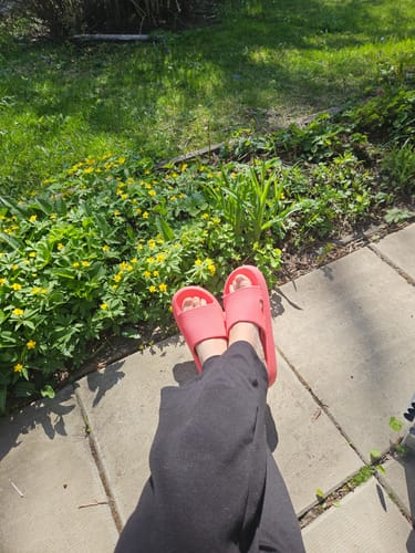 Customer photo review of HappyFlops