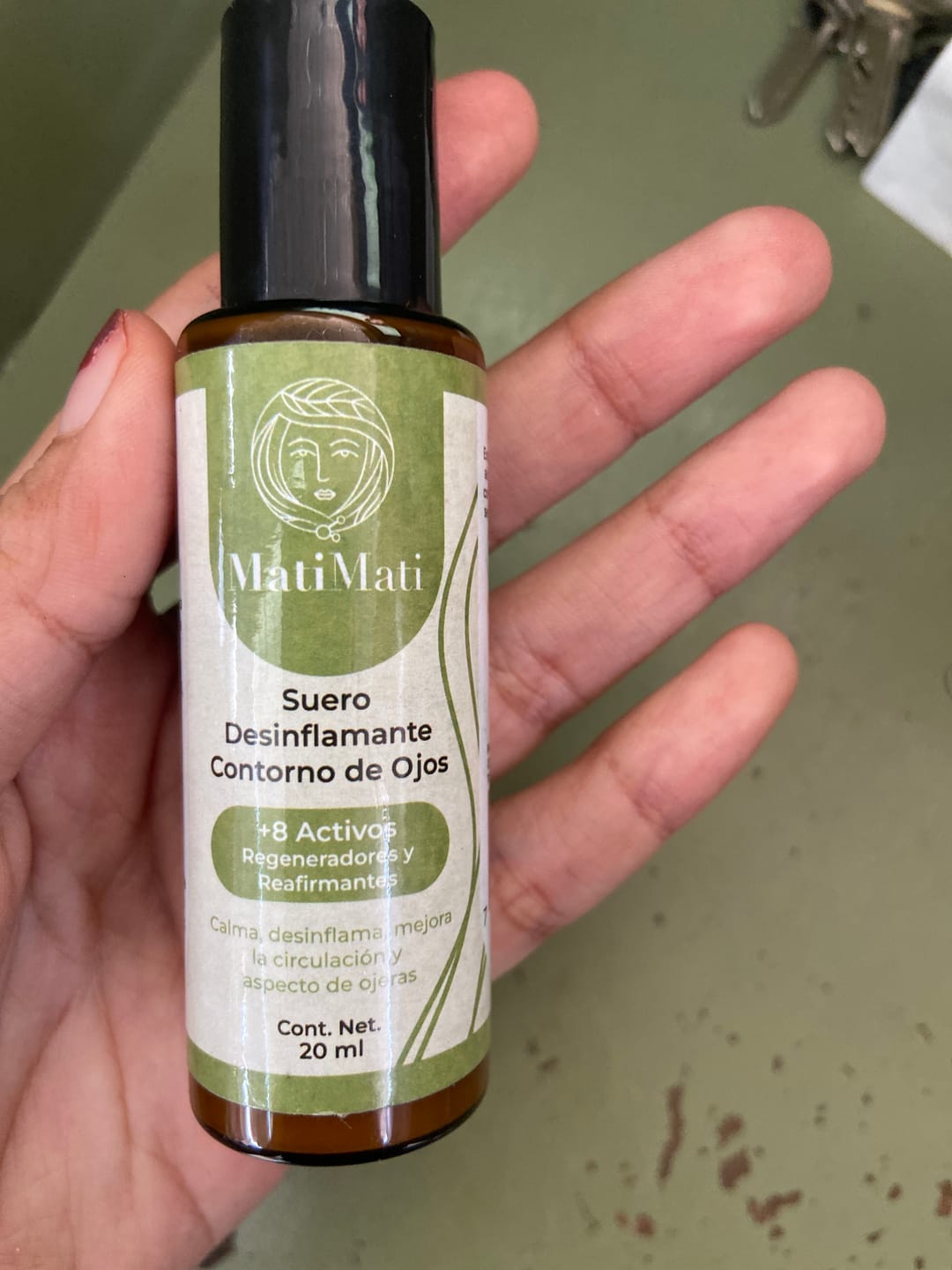 Customer photo review of Suero Desinflamante Contorno de Ojos