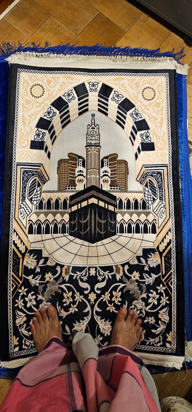 Customer photo review of Floral Kaaba  Padded Prayer Mat