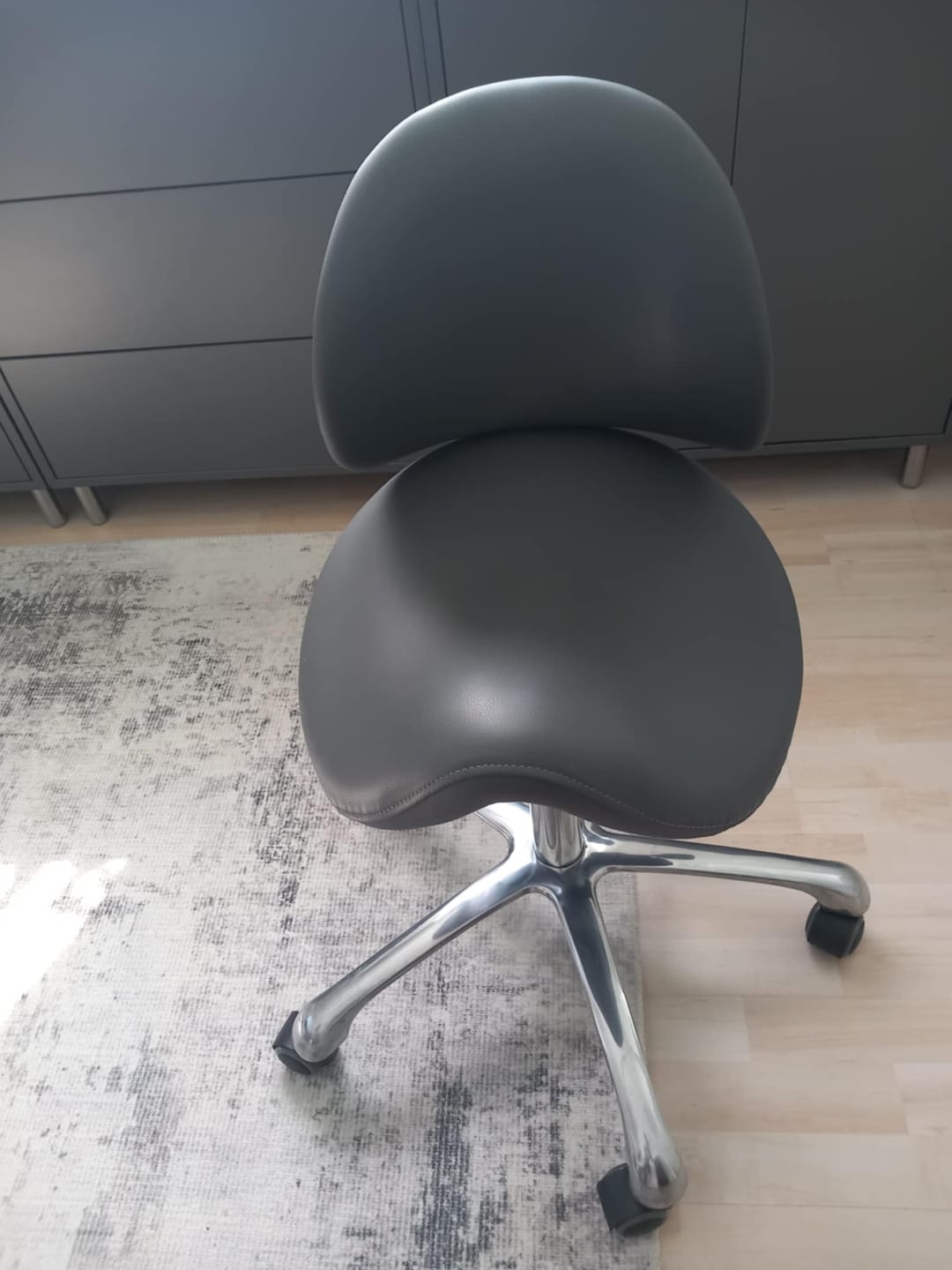 Customer photo review of Rollhocker Diana Grau