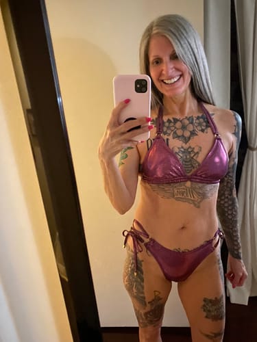 Customer photo review of EDEN TOP - GLITTER BERRY