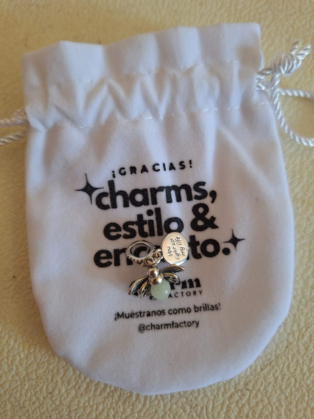 Customer photo review of Charm Luciernaga Evangeline "Iluminas Mi Vida" Fluorescente