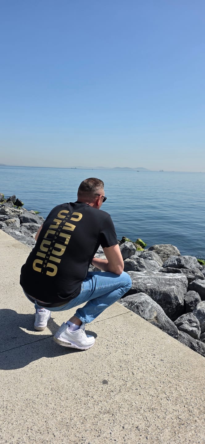 Customer photo review of Это стиль жизни - Damen Oversized T-Shirt Gold Edition by SAEBIS®
