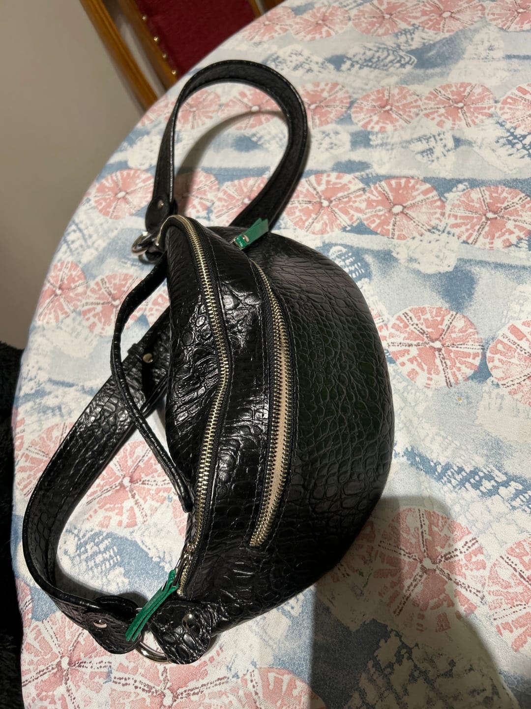Customer photo review of Riñonera Filippa  Croco Negro