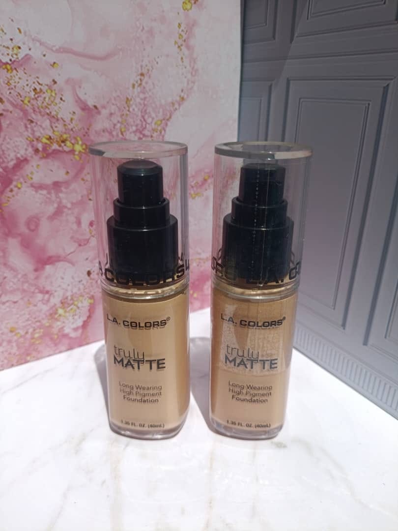 Customer photo review of Base Truly Matte Surtida L.A. Colors - Venta al por mayor 15 Unidades (CLM35ASS)