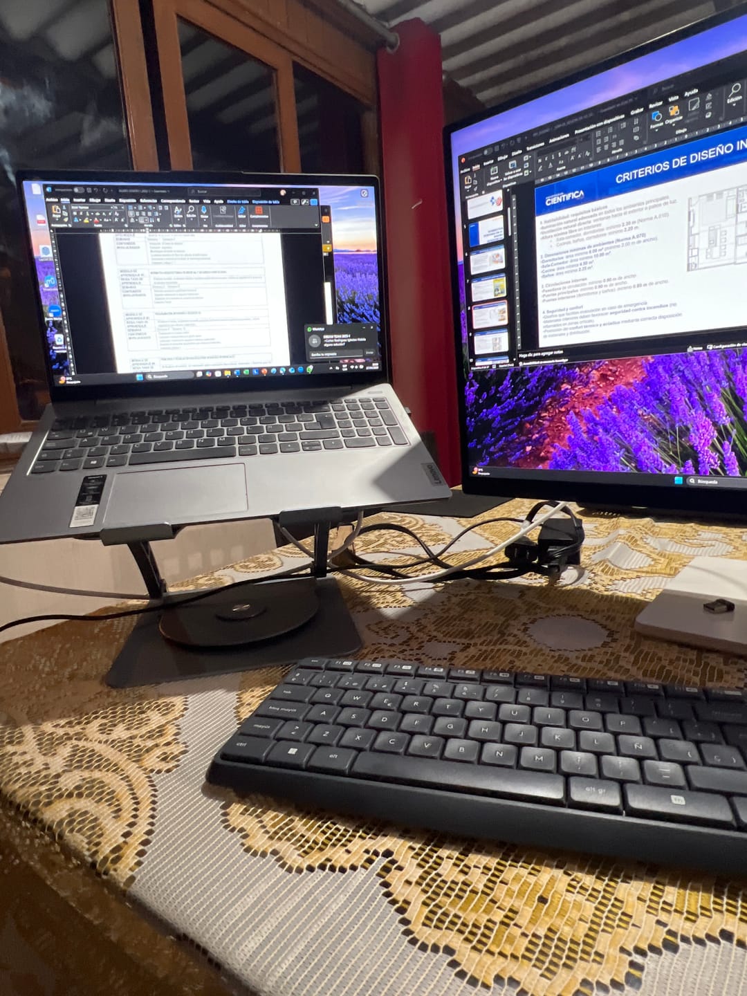 Customer photo review of Soporte de Laptop Giratorio 360
