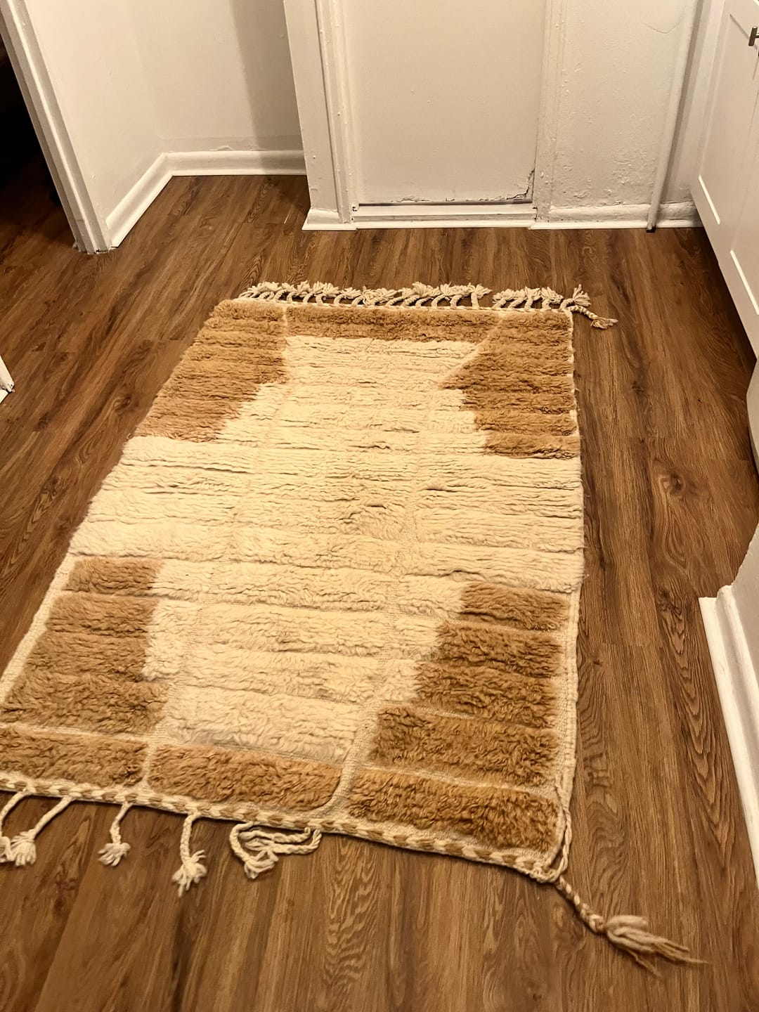 Customer photo review of Kachaba | White & Beige Moroccan Rug 3x5 Beni Ourain Ultra Soft | 3'58x5'09 Ft | 109x155 cm