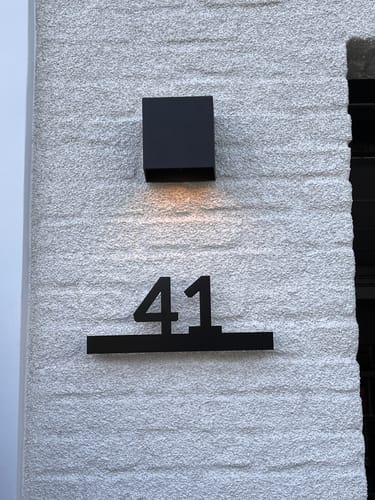 Customer photo review of Numero civico sagomato modello Line 01 Alluminio