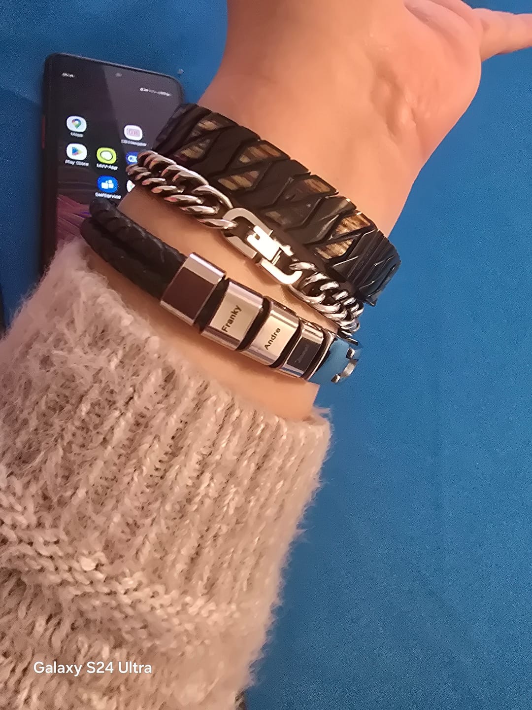 Customer photo review of Herrenarmband mit gravierten Beads