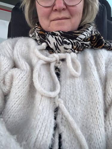 Customer photo review of Oversized Cardigan mit Schleifen