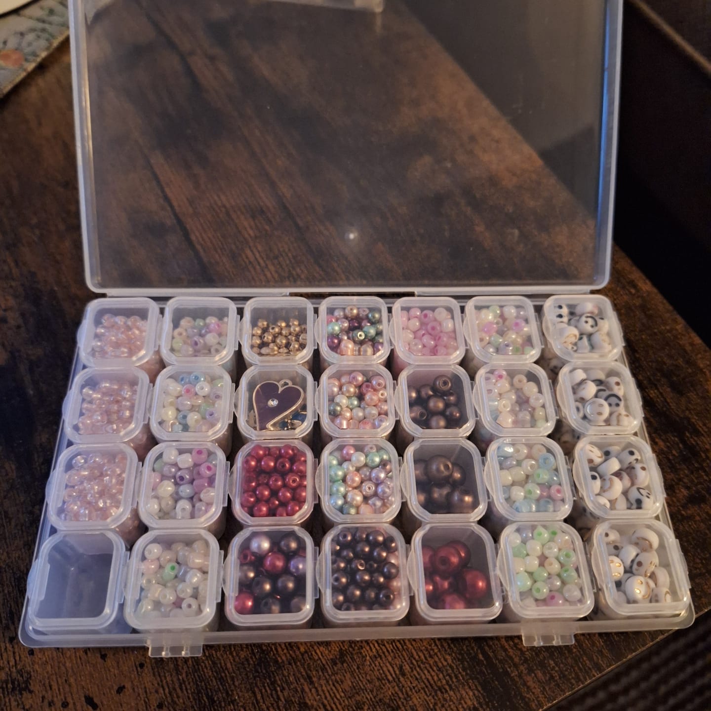 Customer photo review of Sorteringslåda med 28 Burkar