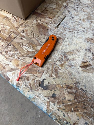 Customer photo review of Klein Tools 44306 FLICKBLADE 2-in-1 Utility Knife & Scraper with Blade Storage