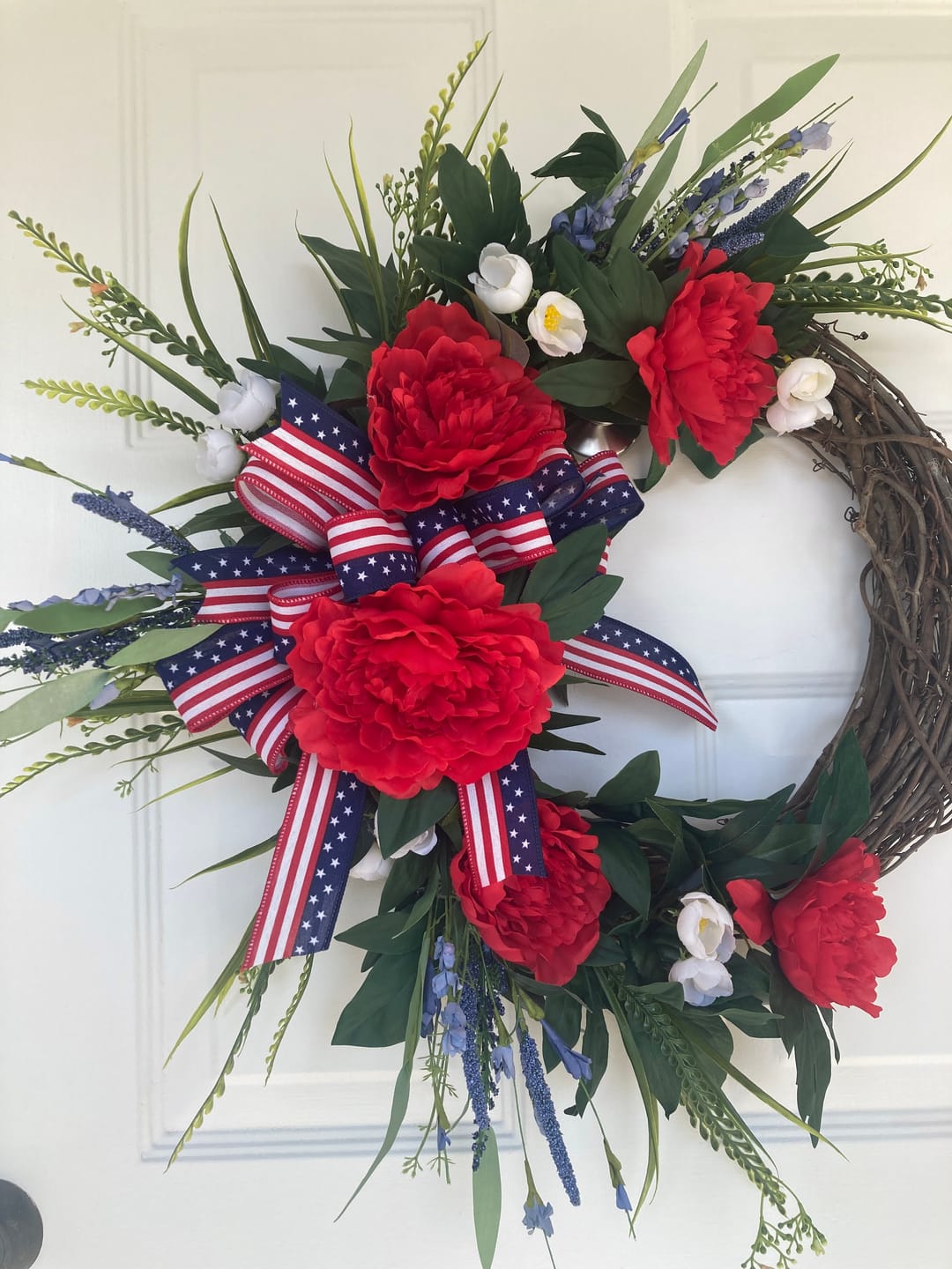 Customer photo review of 16" Round Grapevine Wreath - DECOE-035