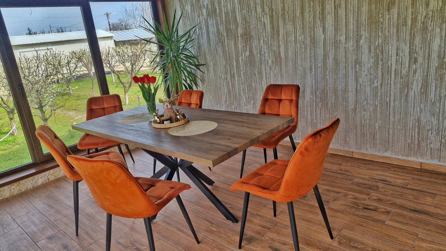 Customer photo review of Scaun CHIC, caramiziu/negru, stofa catifelata/metal, 50x43x88 cm