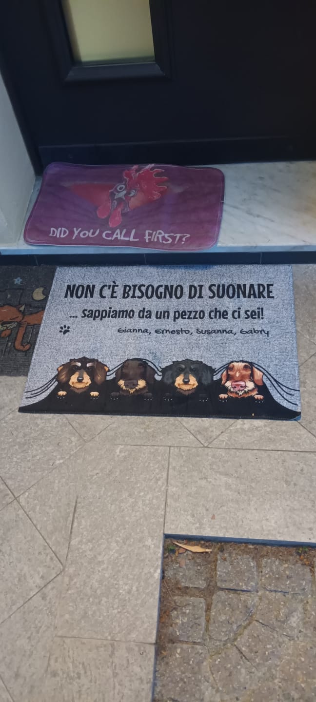 Customer photo review of Non c'è bisogno di suonare - Zerbino personalizzato