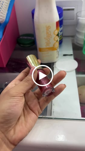 Customer video review of LIP GLOSS  1ST SCENE