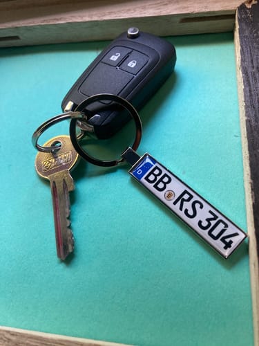 Customer photo review of Kennzeichen Schlüsselanhänger Mini Nummernschild Metall