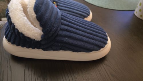 Customer photo review of HappyFlops Cozy