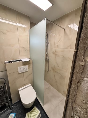 Customer photo review of SONNI Walk In Dusche Duschabtrennung Duschwand Nano Vollsatiniert ESG-Glas Glasstärke 8/10mm Breite 80-160cm