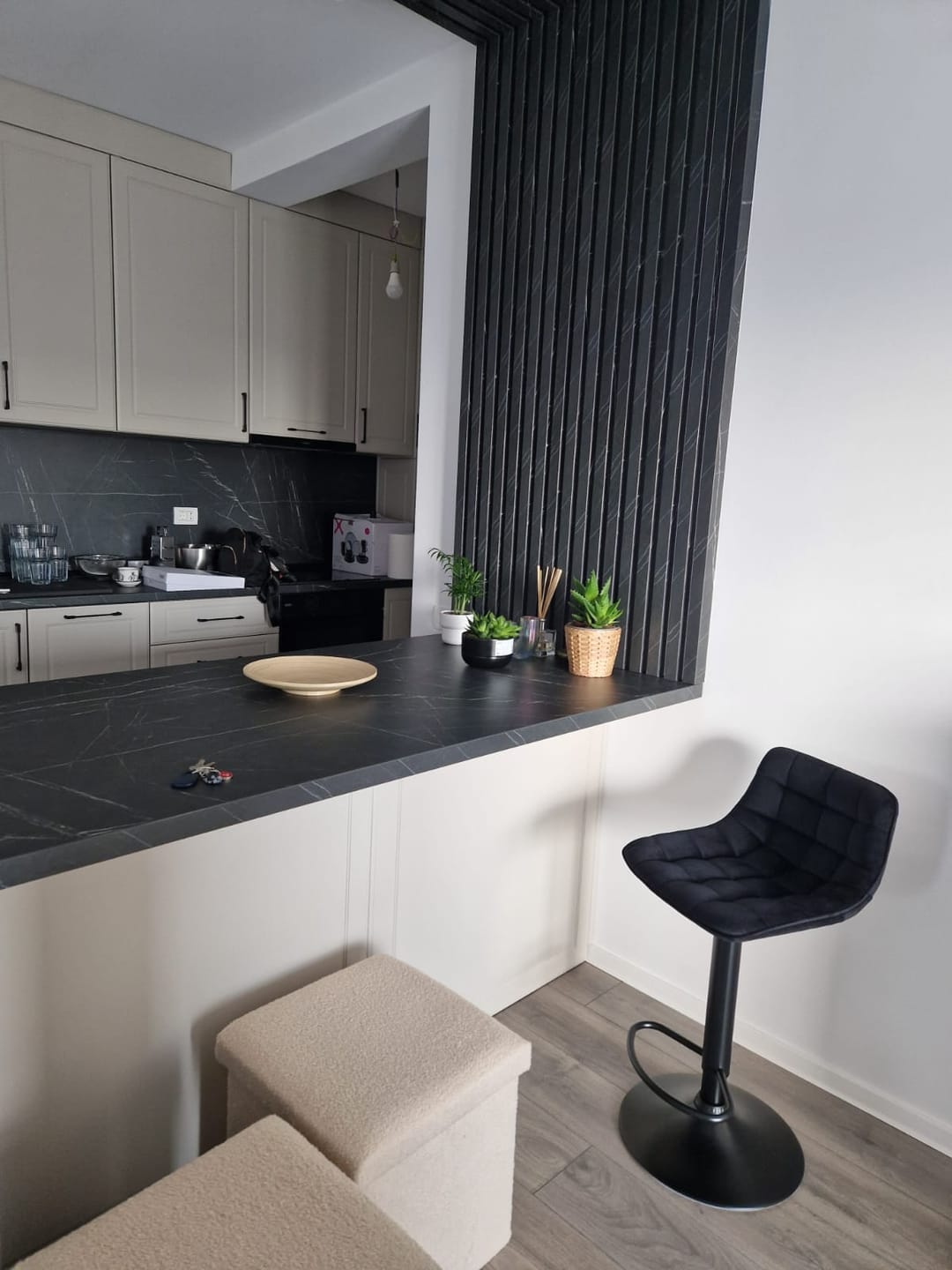 Customer photo review of Scaun bar H95, negru, stofa catifelata/otel, 43x44x84/106 cm