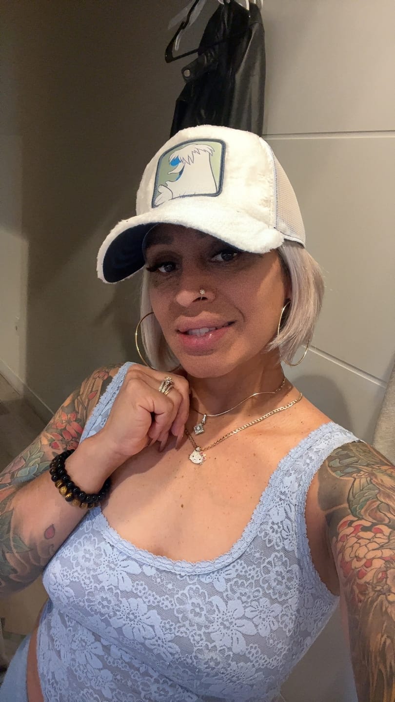 Customer photo review of OVERLORD X Looney Tunes: Abominable Snowman Hugo Trucker Cap