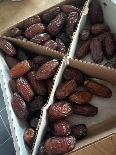 Customer photo review of Soft Rutab Medjool Dates