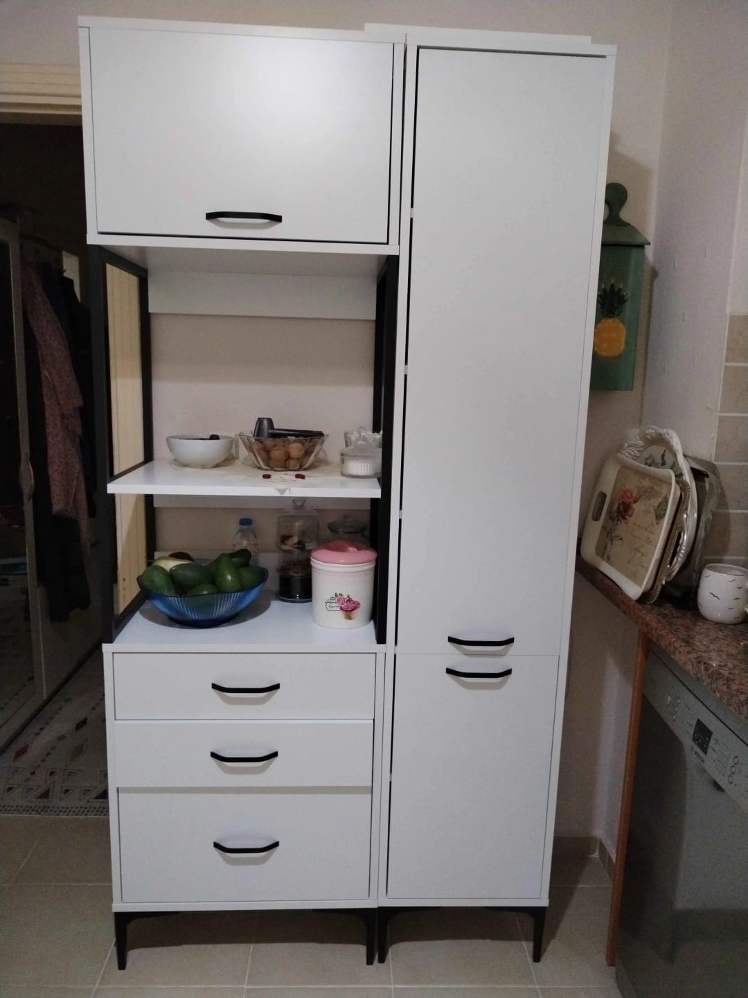 Customer photo review of Rani JE143 Çok Amaçlı Dolap 3 Kapaklı 3 Çekmeceli Kiler Mutfak Dolabı Beyaz