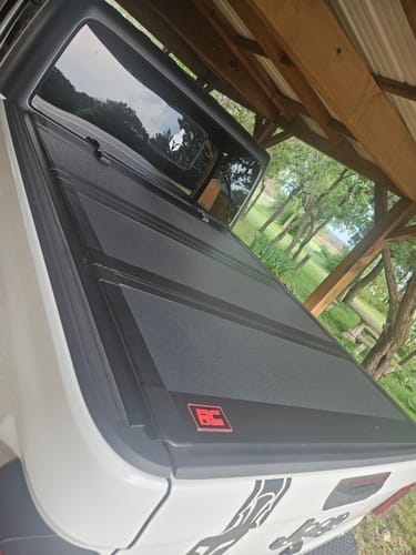 Customer photo review of Rough Country 49620500 Hard Tri-Fold Flip Up Bed Cover | 5' Bed | Jeep Gladiator JT 4WD (2020-2025)