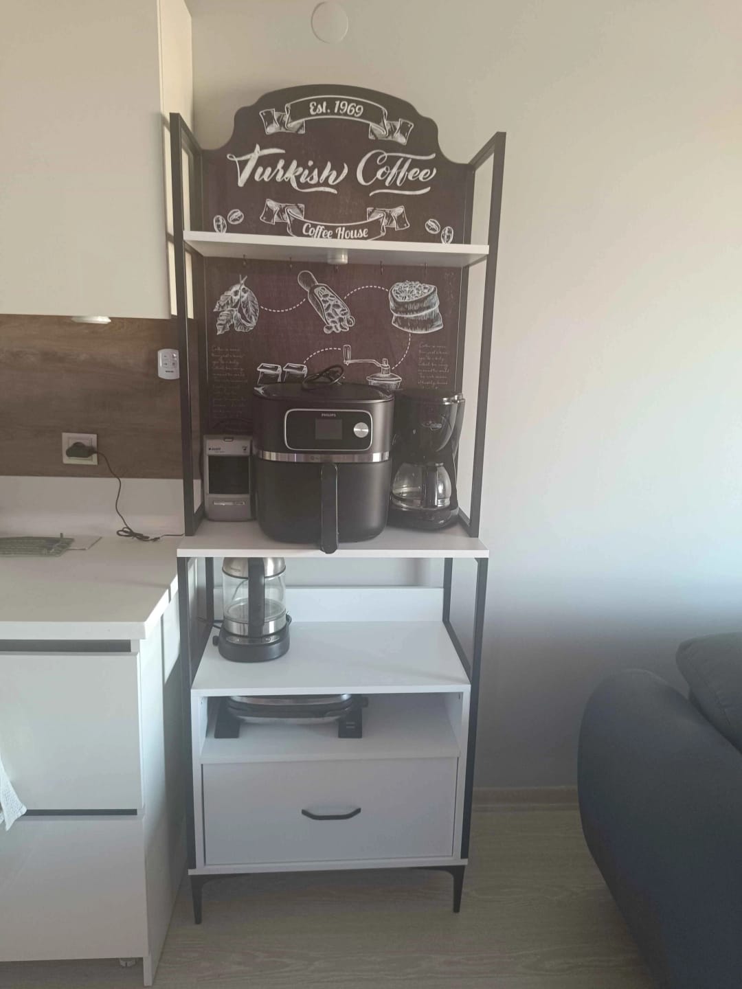 Customer photo review of Rani JE155 Işıklı Kahve Köşesi Çekmeceli Çok Amaçlı Mutfak Dolabı Beyaz