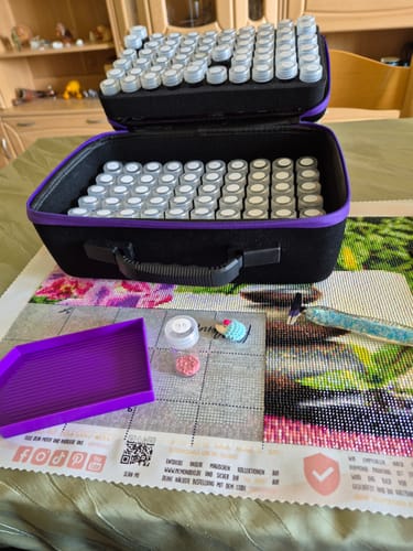Customer photo review of Diamond Painting Koffer Lila mit 120 Dosen + Zubehör